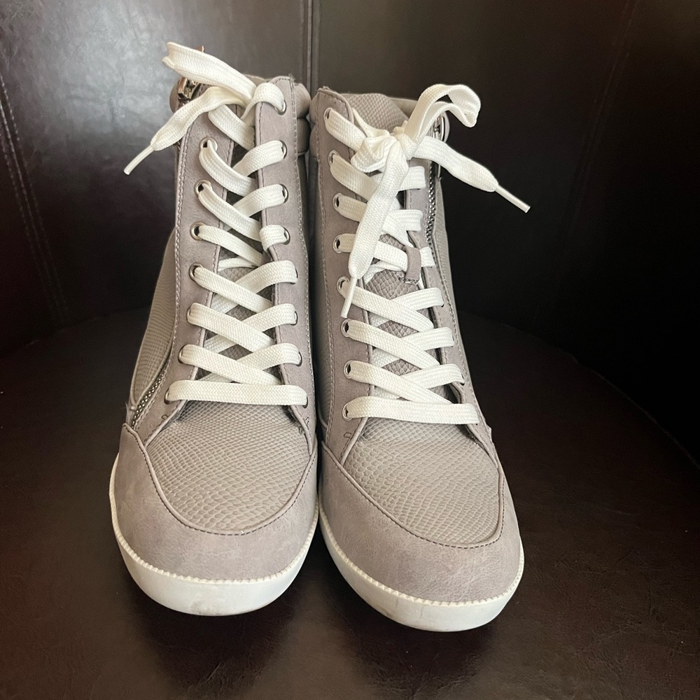 The cool girl sneaker shoe.